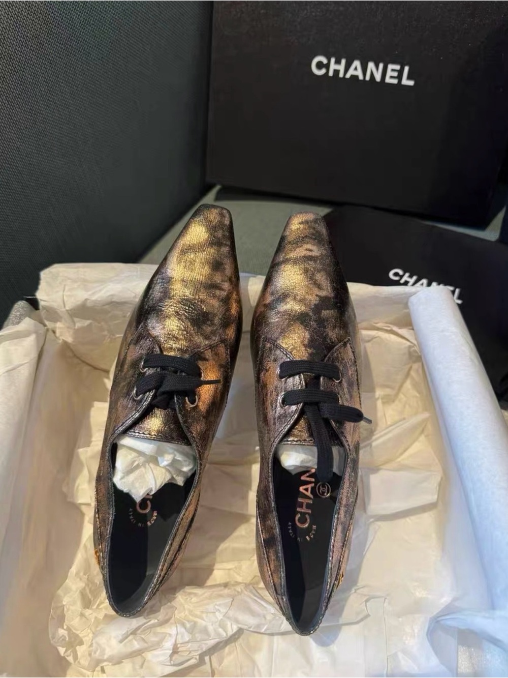 🚩steal CHANEL Metallic Bronze and Black Lace-Up Oxfords